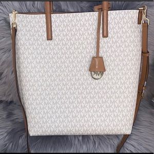 Micheal Kors Signature Hayley Large Tote